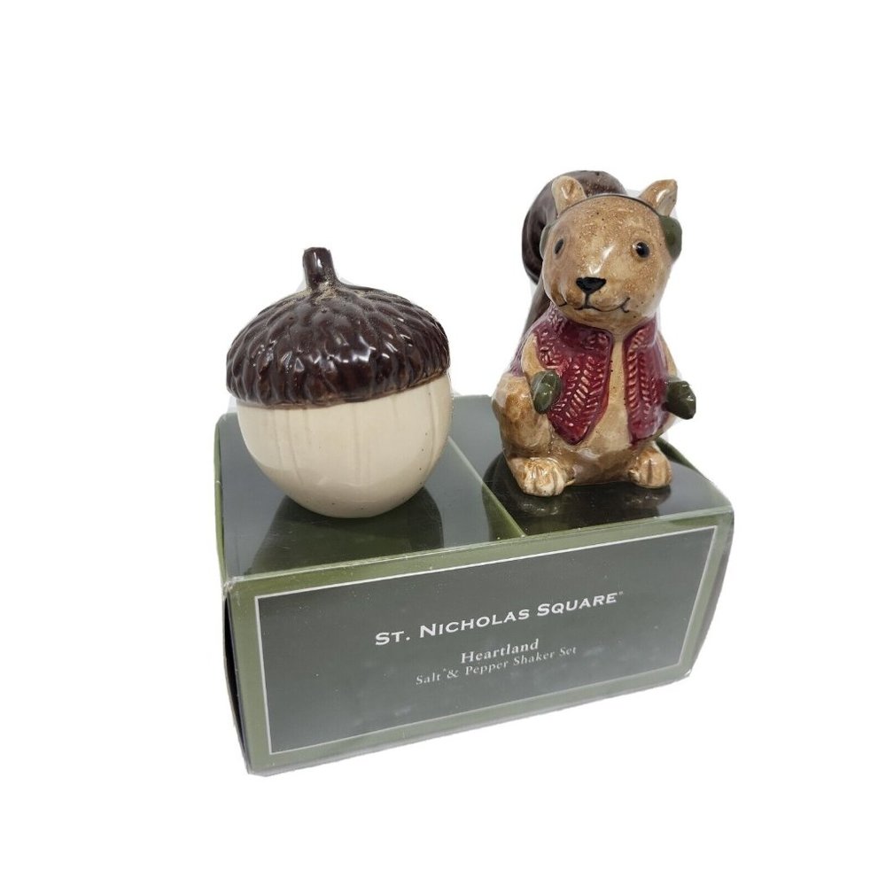 SQUIRREL ACORN Vintage Salt & Pepper St Nicholas Square Moose Lodge 6453